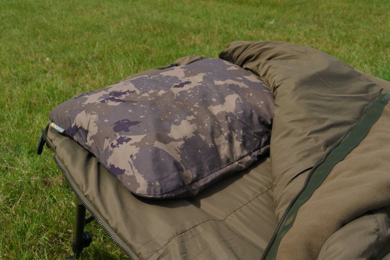 Almohada Solar WorldWide XL - Tienda Carpfishing