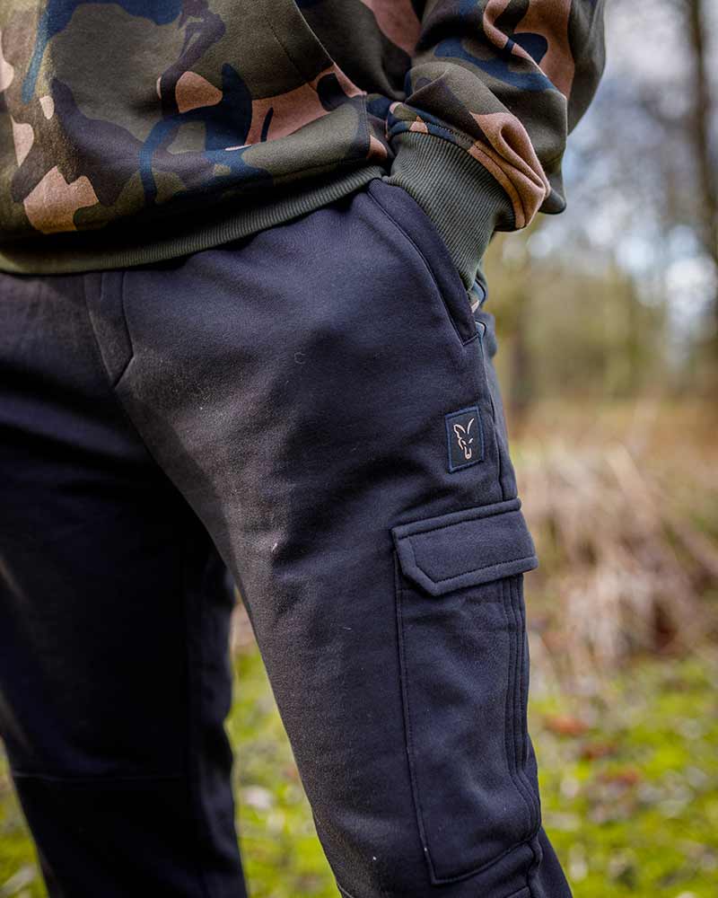 Pantalones Fox LW Combat Negro y Camo - Tienda Carpfishing