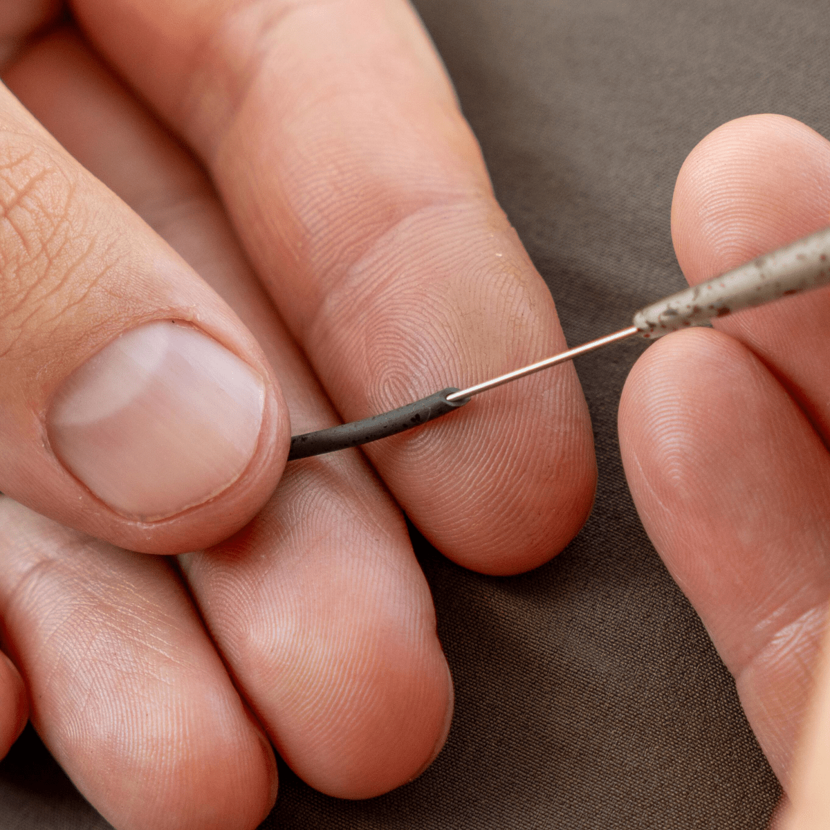 Rig Tubing Tungsteno Avid Carp Outline FleckTone 2m - Tienda Carpfishing