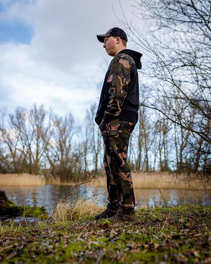 Sudadera Fox LW Negro y Camo con capucha y cremallera - Tienda Carpfishing