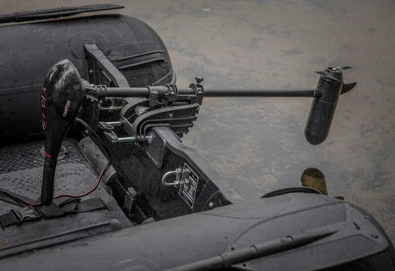 Barca Raptor 200 X - Treme Dark con suelo de aluminio - Tienda Carpfishing