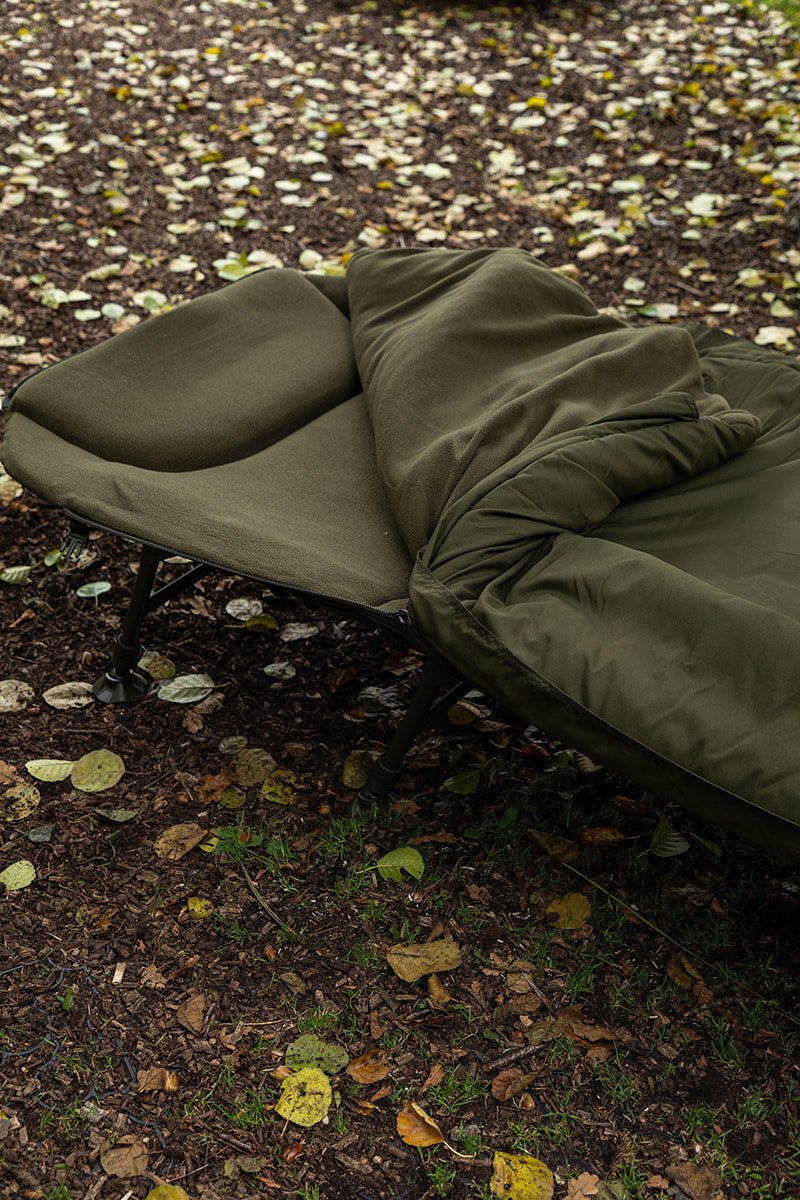 Bed Chair con saco de dormir Fox EOS Compact Sleep System - Tienda Carpfishing