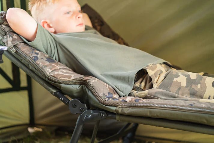 Bed Chair Nash Indulgence 4 Junioren Sleep System camouflage - Tienda Carpfishing