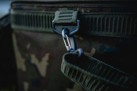 Correa hombro Nash Subterfuge Universal - Tienda Carpfishing