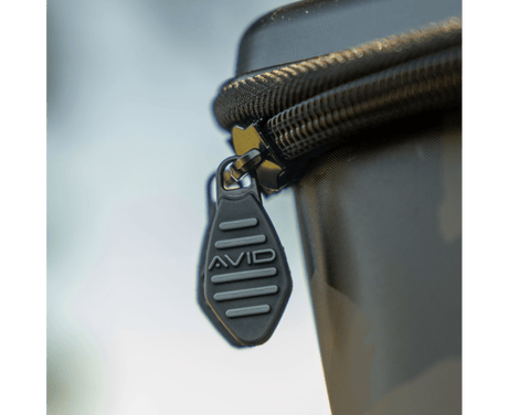 Macuto Avid Carp Stormshield EVA Camo 30 L - Tienda Carpfishing