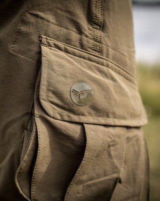 Pantalón Korda Kore Kombats Military - Tienda Carpfishing