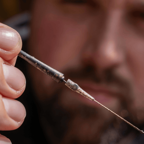 QC Swivel Bag Stems Avid Carp Outline FleckTone L - Tienda Carpfishing