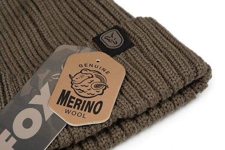 Gorro de lana merino Fox Verde con bola - Tienda Carpfishing